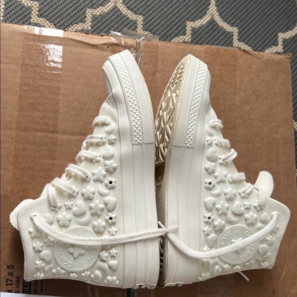 Converse Chuck | US7| 70 3D Charms High Top - Egret